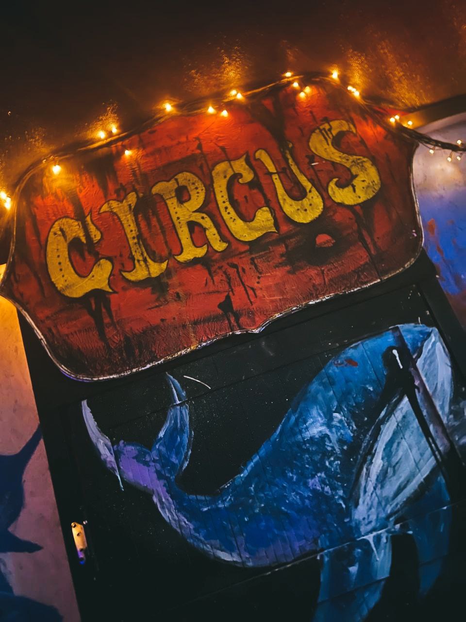 Цирк Синий Кит — кадр 1